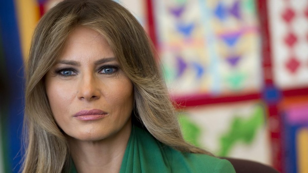 Melania Trump’ın Beyaz Saray’daki resmi portresi yayınlandı