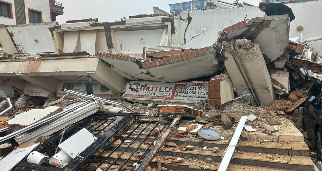 36 kişiye mezar olan Zekiye Kırat Apartmanı mağduru aileler: “Sanıkların rahat rahat gezmelerine isyan ediyorum”