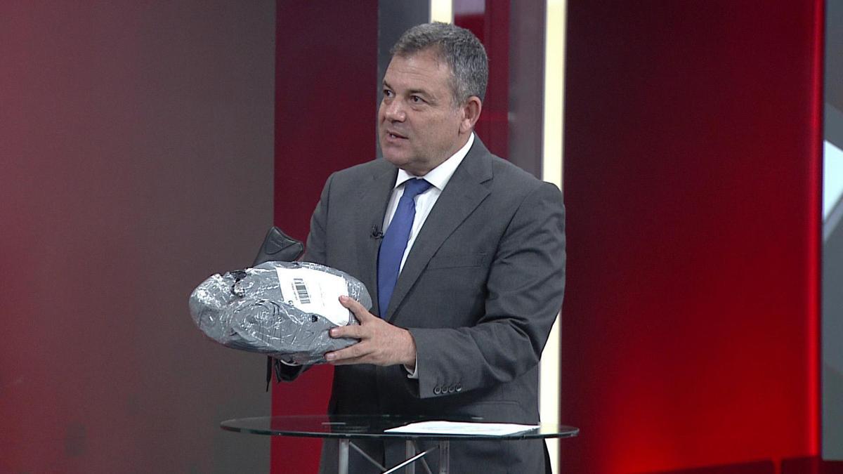 AVRUPA’NIN SAHTE KİMLİKLERİ BU KARGODA! Ayakkabı tabanında 42 tane ele geçirildi