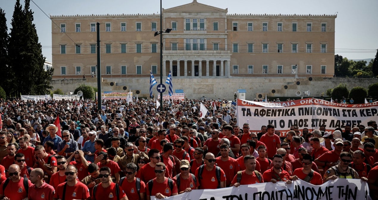 Komşuda işçiler bir gün grev yaptı, ülke durma noktasına geldi